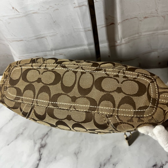 GUC Coach Beige Crossbody - Picture 4 of 12